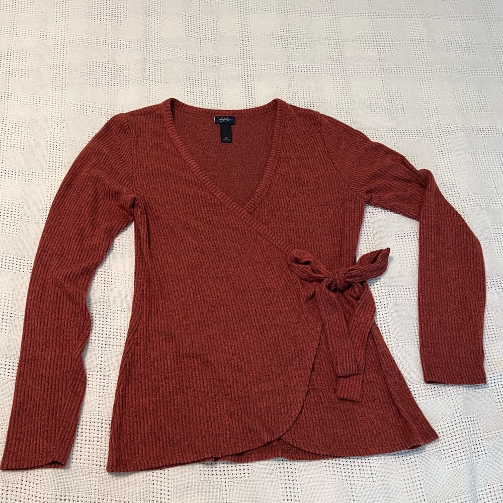 Daytrip wrap sweater from Buckle. Rust color. Ribbed. Soft material!